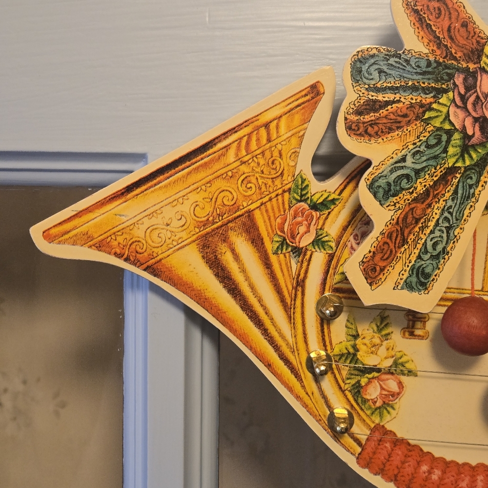 Vintage Wooden Door‎ Harp Christmas French Horn Cottagecore Retro Beautiful EUC - Picture 3 of 9